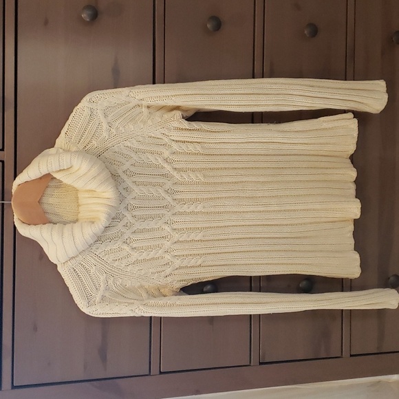 LOFT Sweaters - LOFT Cream cable knit sweater